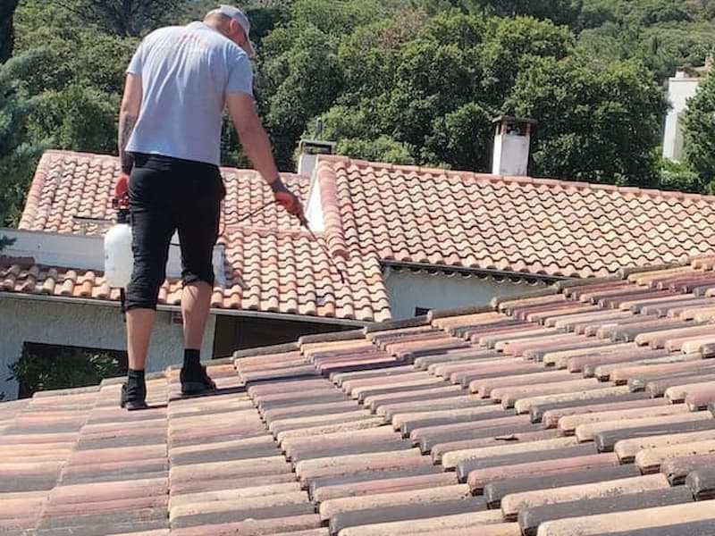 Traitement-toiture-anti-mousse-et-hydrofuge (1) (1)